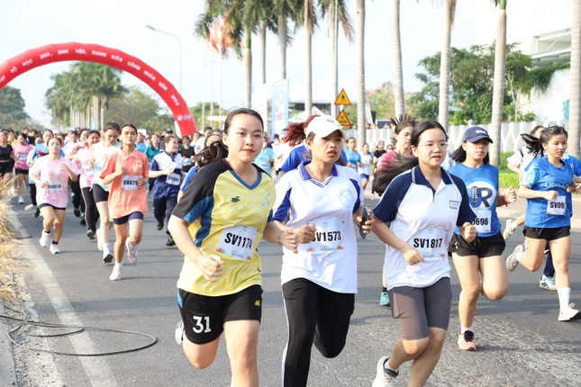 Các bạn sinh viên tham gia giải chạy hưởng ứng Giờ Trái đất 2024 Các bạn sinh viên tham gia giải chạy hưởng ứng Giờ Trái đất 2024