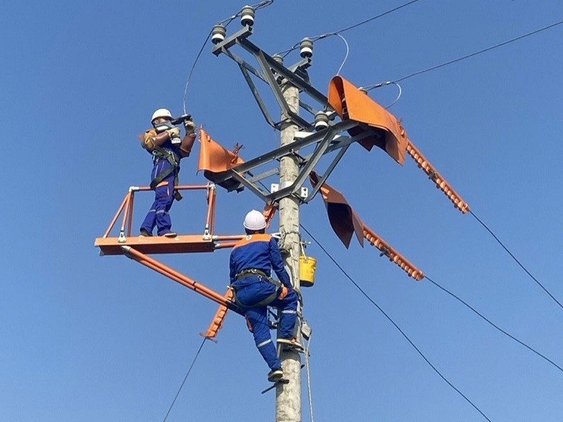 Trong tháng 1/2025, Đội Hotline Công ty Điện lực Thanh Hóa đã thực hiện dịch vụ thi công cho khách hàng với 72 phiên, bao gồm đấu nối các TBA cấp thiết chống quá tải trước, trong và sau dịp Tết Nguyên đán 2025