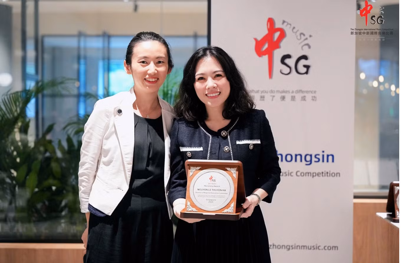 Nghệ sĩ Piano Nguyễn Lệ Thuyên Hà - Chủ tịch ZhongSin Việt Nam, Giám đốc nghệ thuật Hệ thống giáo dục Polaris Việt Nam (phải) dành nhiều tâm huyết cho cuộc thi này (Ảnh: Ban tổ chức). Nghệ sĩ Piano Nguyễn Lệ Thuyên Hà - Chủ tịch ZhongSin Việt Nam, Giám đốc nghệ thuật Hệ thống giáo dục Polaris Việt Nam (phải) dành nhiều tâm huyết cho cuộc thi này (Ảnh: Ban tổ chức).