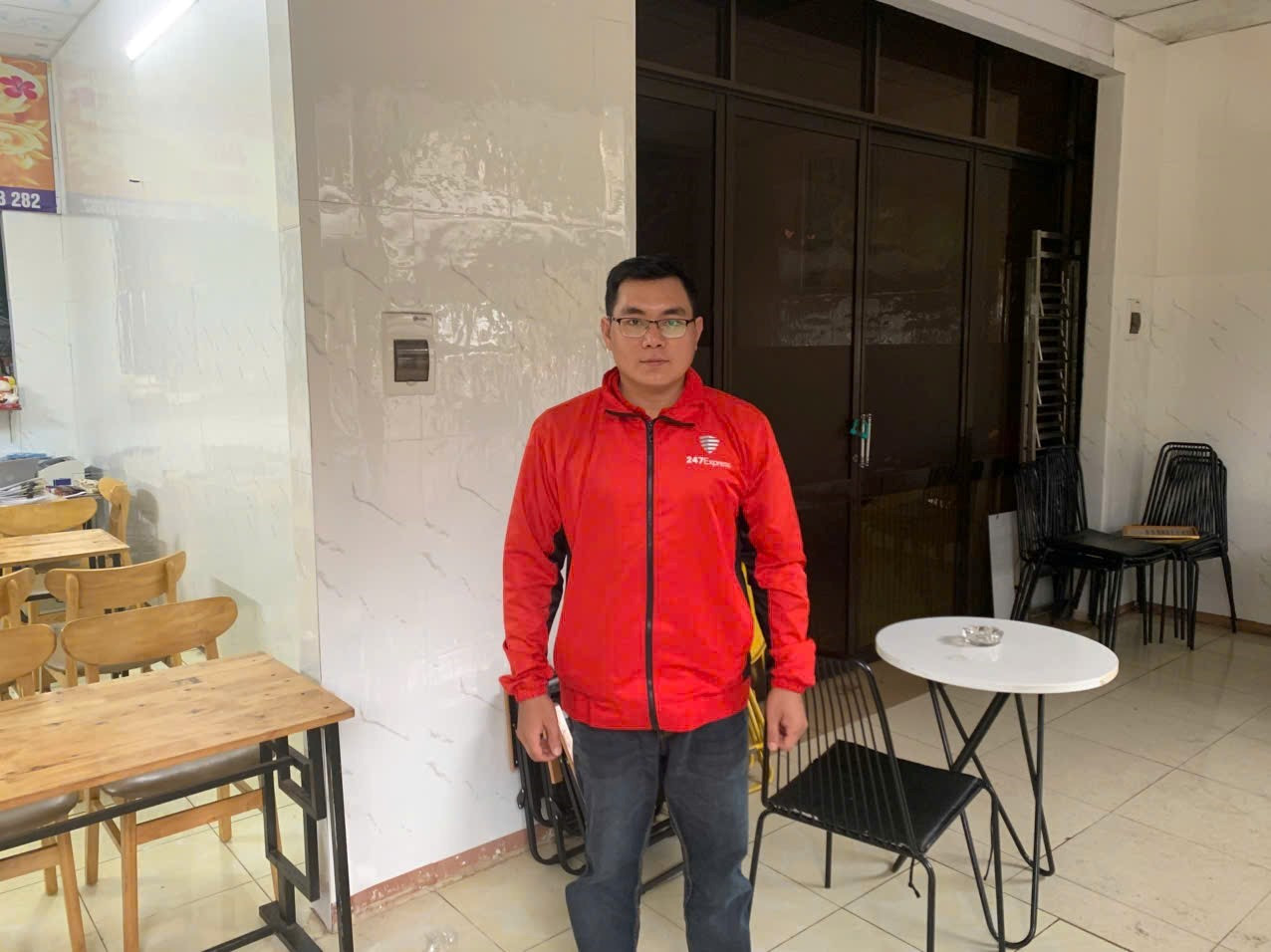 Với anh Nguyễn Văn Quang, ngay sau khi nhận lộc đầu năm từ Trà Xanh Không Độ với số tiền 250 triệu đồng, ngoài việc trích một phần làm thiện nguyện, anh sẽ dành tiền để xây ngôi nhà mơ ước làm tổ ấm cho gia đình. Với anh Nguyễn Văn Quang, ngay sau khi nhận lộc đầu năm từ Trà Xanh Không Độ với số tiền 250 triệu đồng, ngoài việc trích một phần làm thiện nguyện, anh sẽ dành tiền để xây ngôi nhà mơ ước làm tổ ấm cho gia đình.