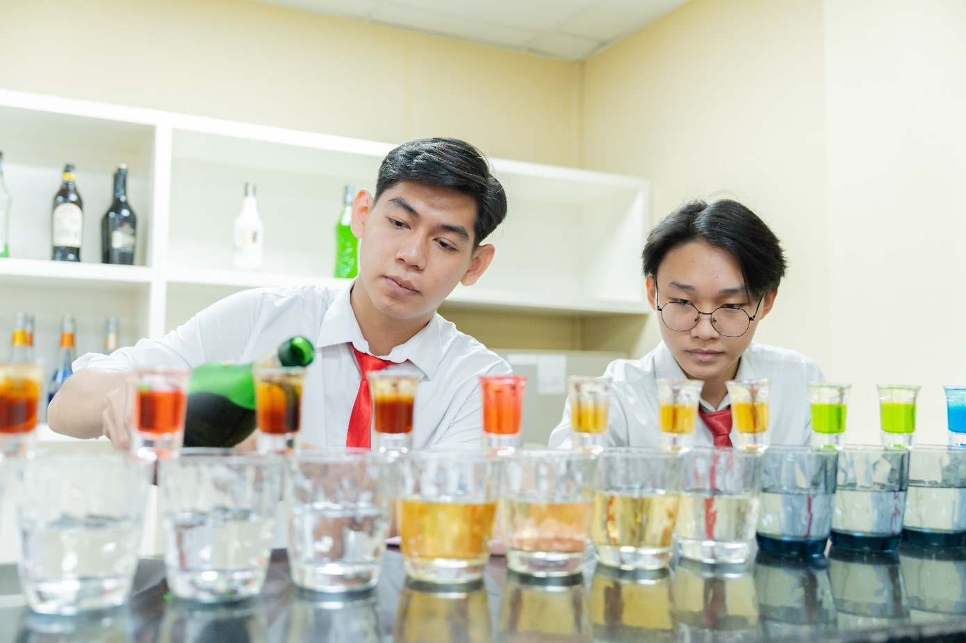 Quản trị nhà hàng và dịch vụ ăn uống đòi hỏi sự vận dụng từ chuyên môn ẩm thực đến năng lực vận hành, quản lý Quản trị nhà hàng và dịch vụ ăn uống đòi hỏi sự vận dụng từ chuyên môn ẩm thực đến năng lực vận hành, quản lý