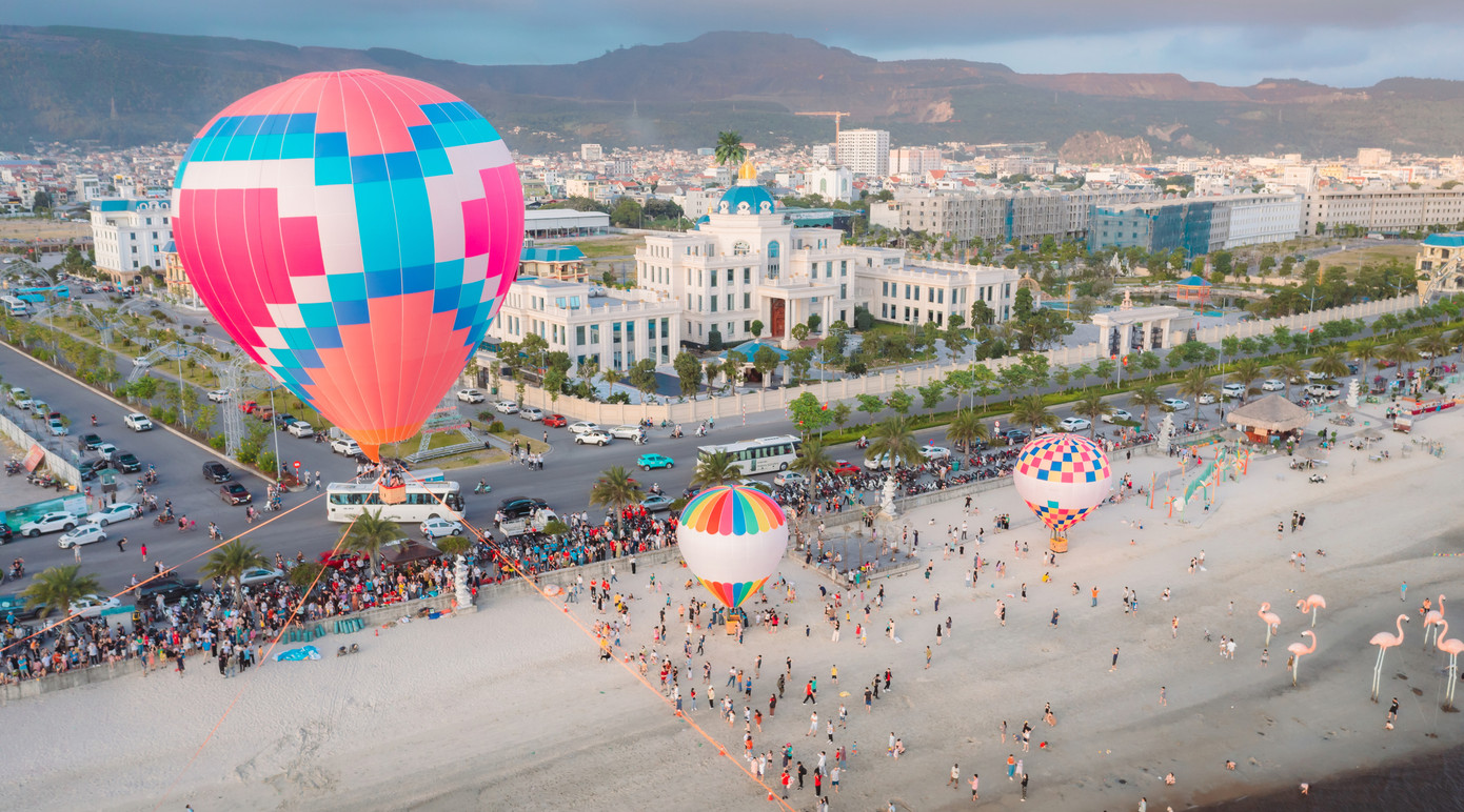 Bãi tắm riêng với cát trắng – nắng vàng, tận hưởng không gian biển trong lành ngay trước thềm nhà. Bãi tắm riêng với cát trắng – nắng vàng, tận hưởng không gian biển trong lành ngay trước thềm nhà.