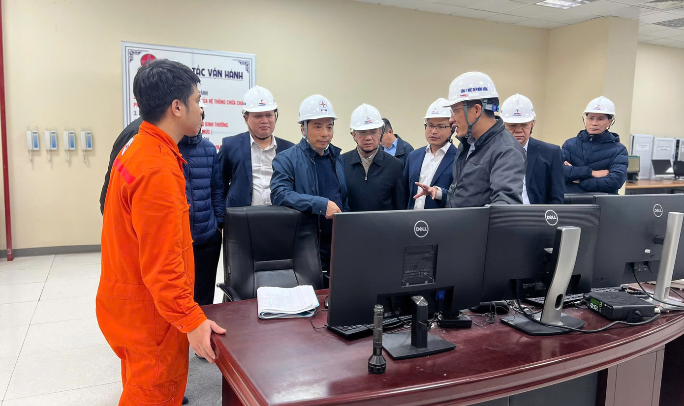 Đoàn công tác EVN kiểm tra công tác vận hành tại Phòng Điều khiển Trung tâm Nhà máy Nhiệt điện Mông Dương 1 Đoàn công tác EVN kiểm tra công tác vận hành tại Phòng Điều khiển Trung tâm Nhà máy Nhiệt điện Mông Dương 1