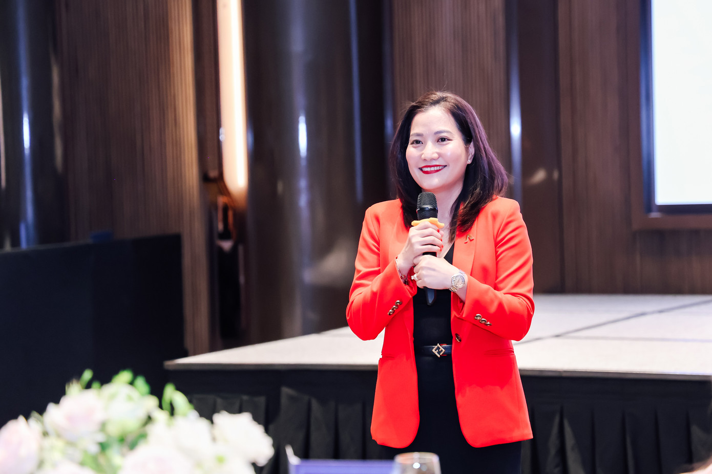 Bà Nguyễn Quỳnh Giang, đại diện An Gia phát biểu tại sự kiện Bà Nguyễn Quỳnh Giang, đại diện An Gia phát biểu tại sự kiện