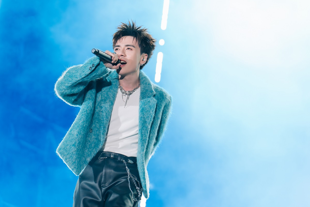 Quang Hùng MasterD – giọng ca được yêu thích với loạt hit triệu view từng chinh phục trái tim người hâm mộ khắp Đông Nam Á Quang Hùng MasterD – giọng ca được yêu thích với loạt hit triệu view từng chinh phục trái tim người hâm mộ khắp Đông Nam Á