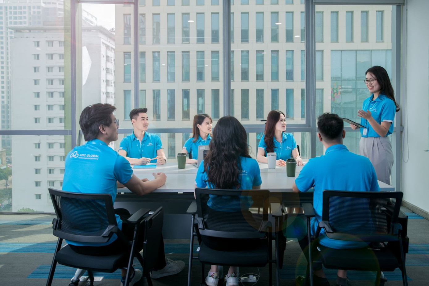 Nhân sự CMC Global trong buổi thảo luận giải pháp nâng cao hiệu suất dự án