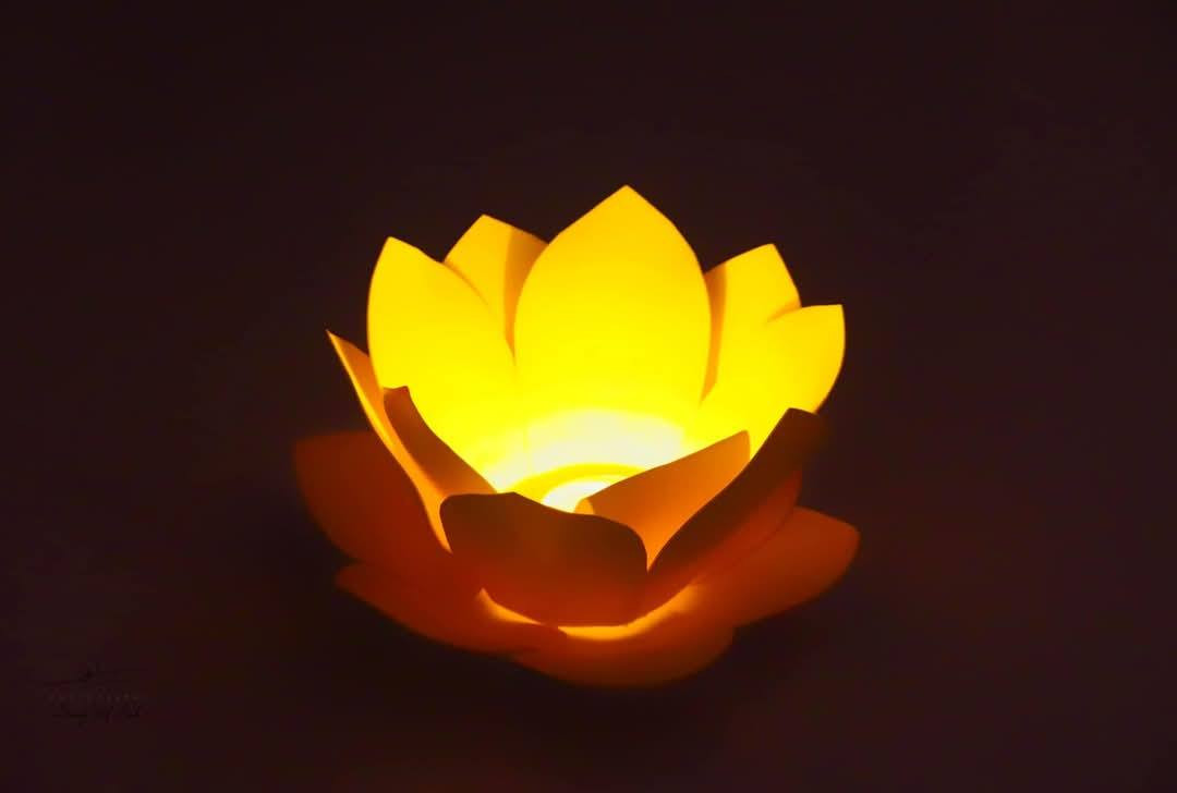 Hoa đăng gửi đến mây trời…