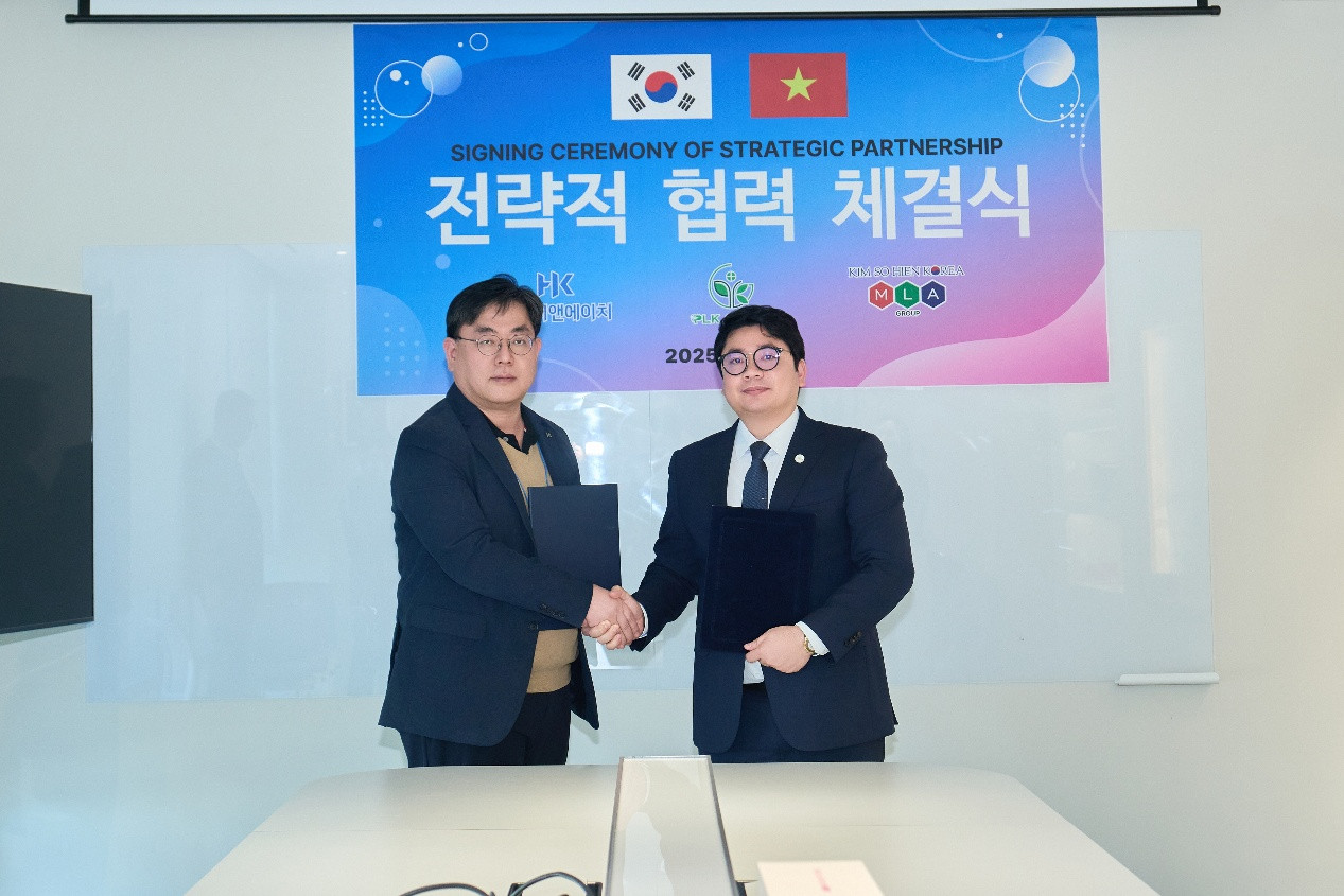 Ông Vũ Mão (bên phải) – Chủ tịch PL KOREA tại Lễ ký kết Ông Vũ Mão (bên phải) – Chủ tịch PL KOREA tại Lễ ký kết