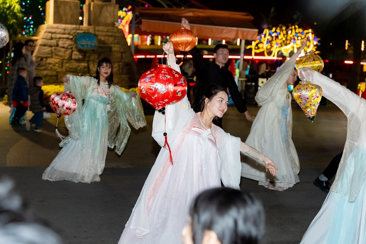 VinWonders Wave Park mang tới nhiều trải nghiệm hấp dẫn cho giới trẻ và các gia đình