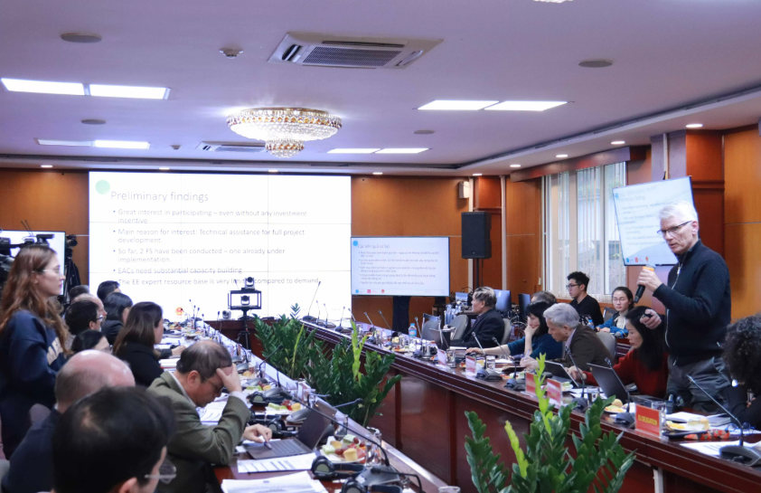 Các đại biểu chia sẻ tại phiên họp. Ảnh: Lê An