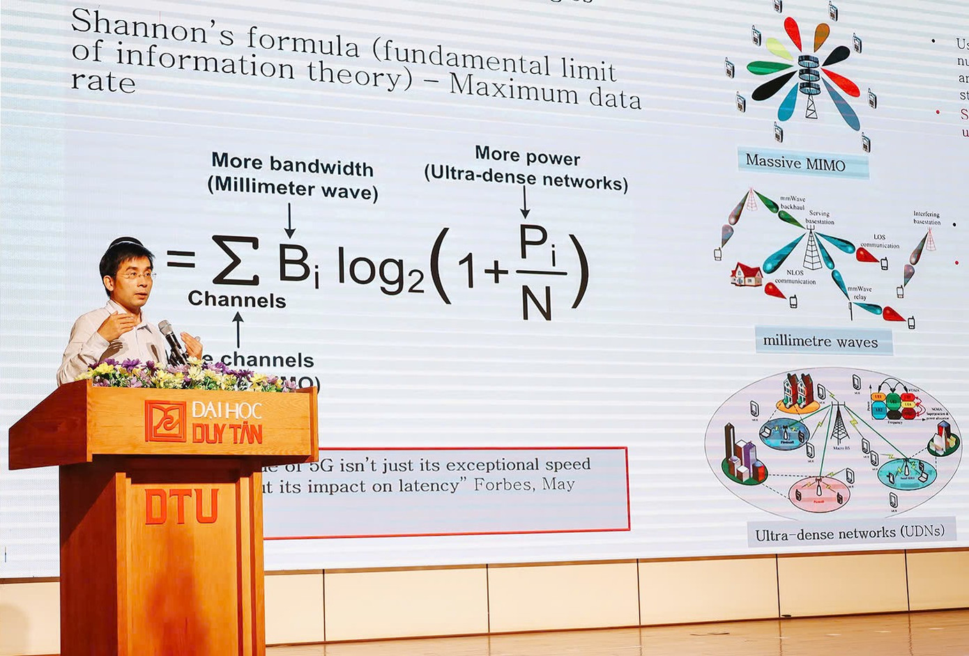 GS.TS. Dương Quang Trung trình bày nghiên cứu “Ứng dụng của AI và Quantum vào 6G” GS.TS. Dương Quang Trung trình bày nghiên cứu “Ứng dụng của AI và Quantum vào 6G”