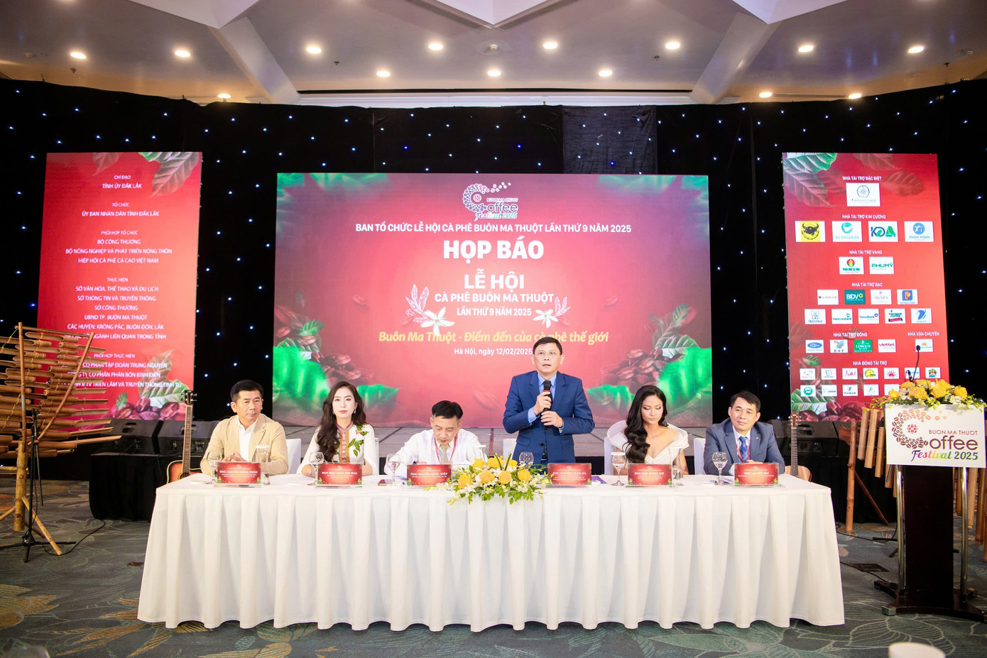 Ban tổ chức Lễ hội Cà phê Buôn Ma Thuột lần thứ 9 năm 2025 đã mang đến những thông tin nổi bật về các hoạt động đặc sắc của kỳ Lễ hội tại chương trình Họp báo. Ban tổ chức Lễ hội Cà phê Buôn Ma Thuột lần thứ 9 năm 2025 đã mang đến những thông tin nổi bật về các hoạt động đặc sắc của kỳ Lễ hội tại chương trình Họp báo.