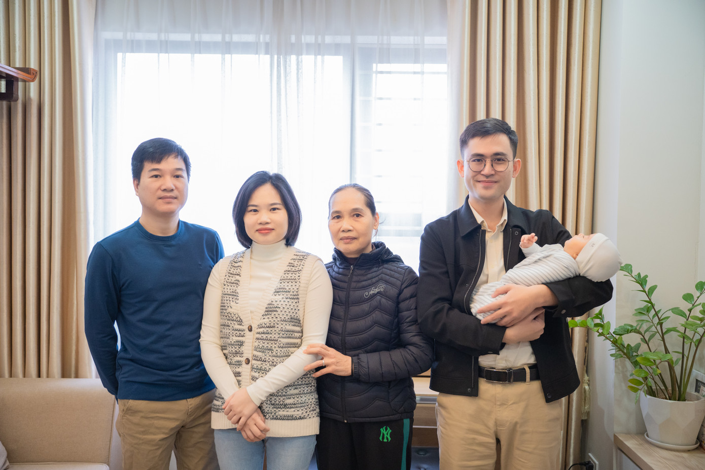 Gia đình chị My, anh Tình - Ca sàng lọc bất thường nhiễm sắc thể thành công của BS Nguyễn Bình Dương - IVF Hồng Ngọc Phúc Trường Minh Gia đình chị My, anh Tình - Ca sàng lọc bất thường nhiễm sắc thể thành công của BS Nguyễn Bình Dương - IVF Hồng Ngọc Phúc Trường Minh