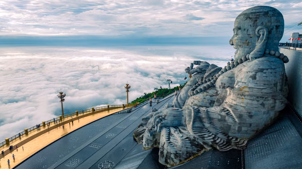Tôn tượng Di Lặc Bồ Tát trên đỉnh núi Bà Đen. Ảnh: Minh Tú Tôn tượng Di Lặc Bồ Tát trên đỉnh núi Bà Đen. Ảnh: Minh Tú