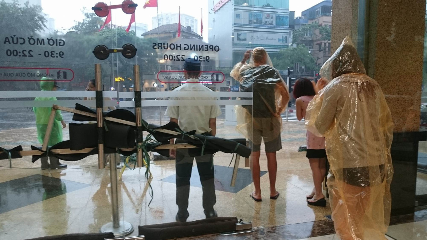 Bão số 3 vào Hà Nội suy yếu thành áp thấp nhiệt đới ảnh 16