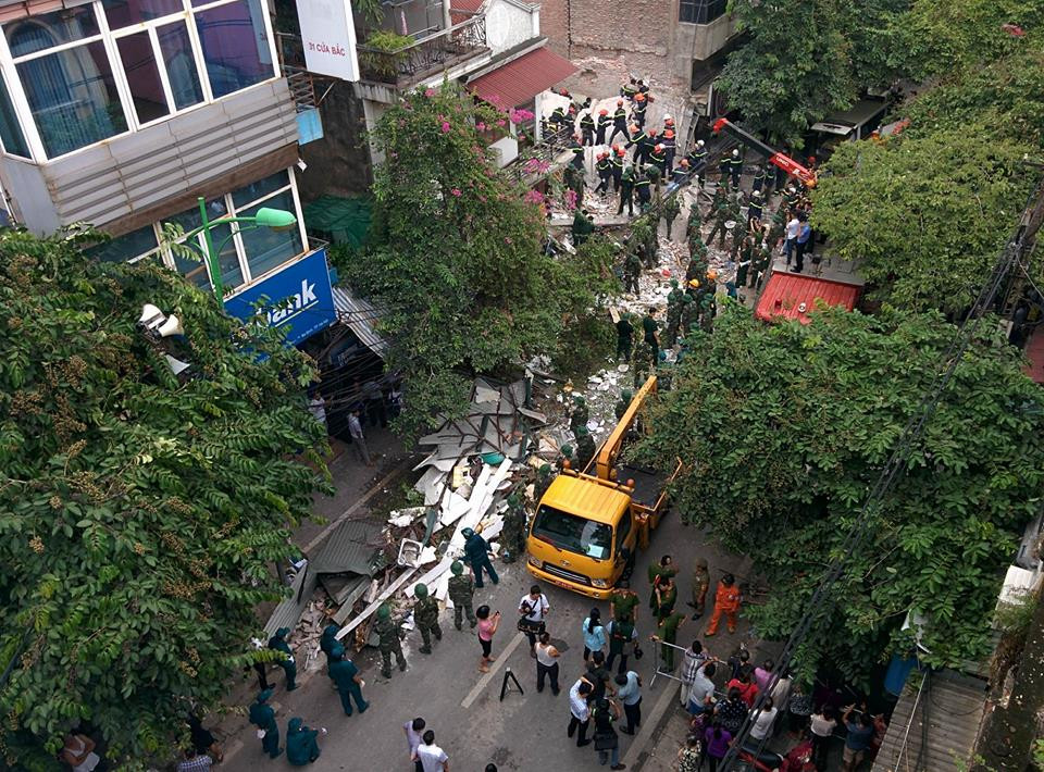 Hà Nội: Sập nhà 3 tầng, 2 người tử vong ảnh 6