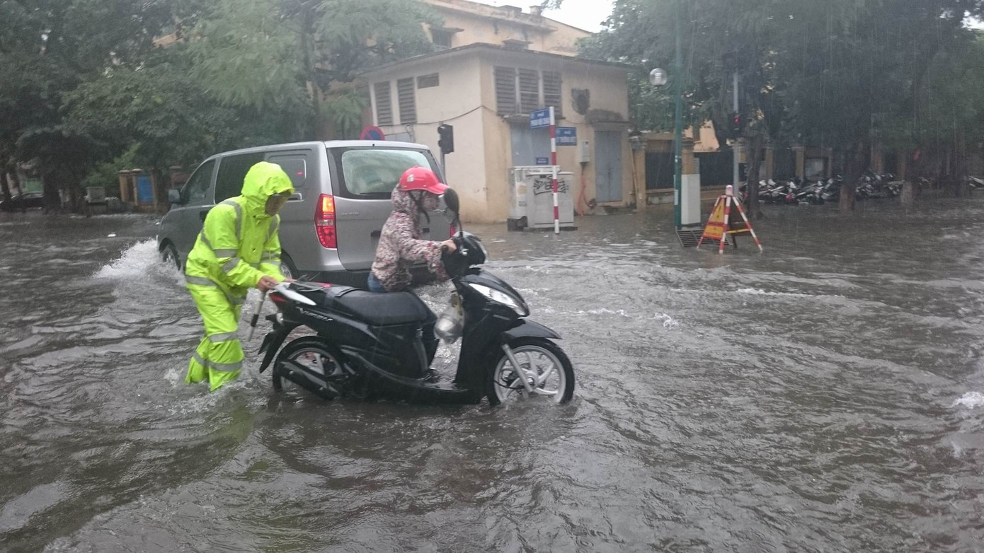 Bão số 3 vào Hà Nội suy yếu thành áp thấp nhiệt đới ảnh 18