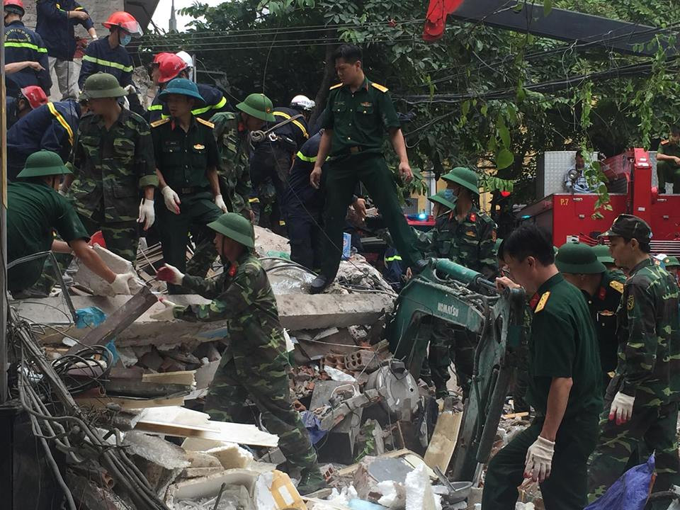 Hà Nội: Sập nhà 3 tầng, 2 người tử vong ảnh 9