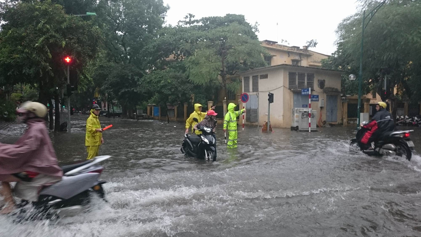 Bão số 3 vào Hà Nội suy yếu thành áp thấp nhiệt đới ảnh 17