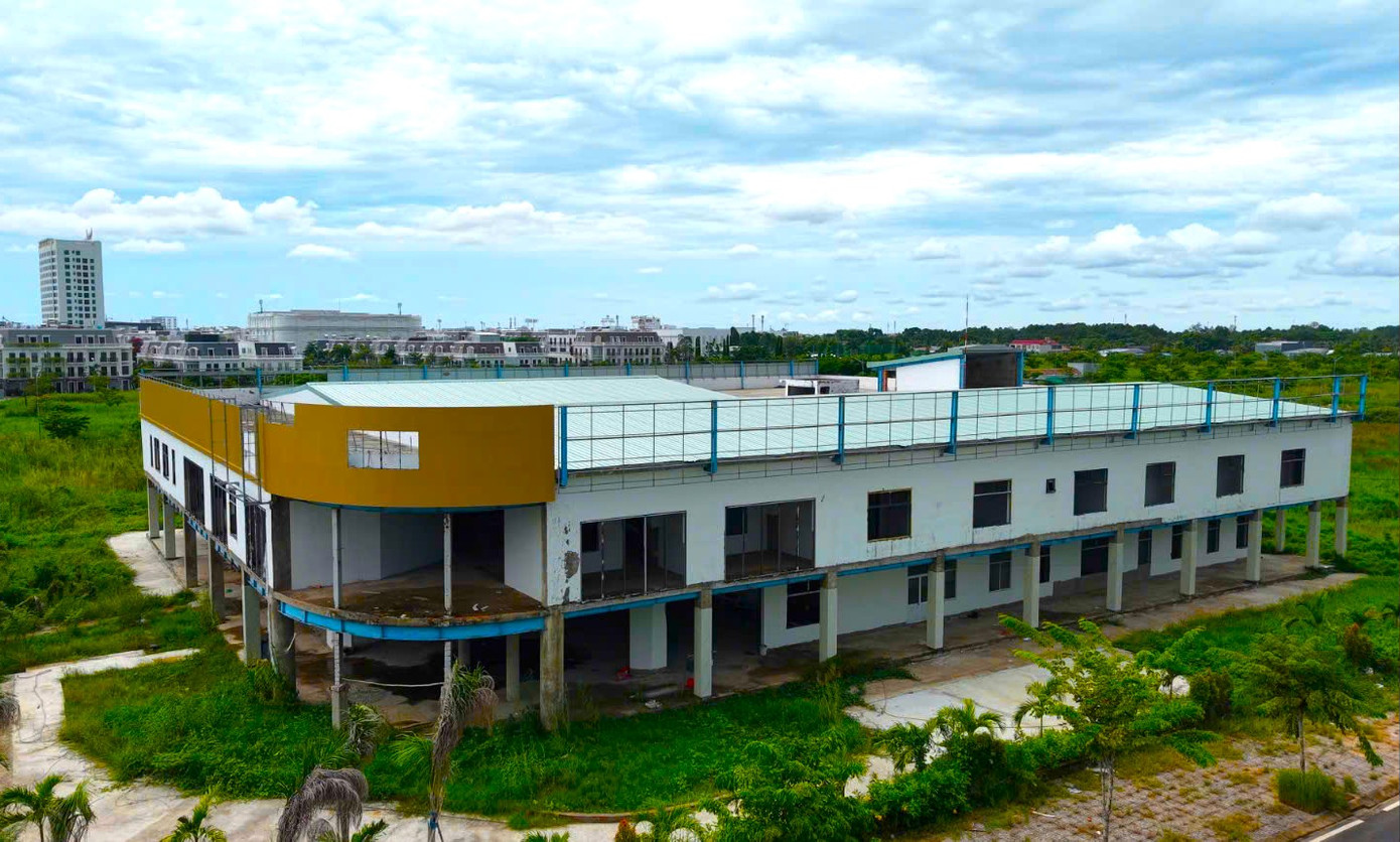 Khu đất giữa thành phố Cà Mau bị bỏ hoang nhiều năm vừa có quyết định thu hồi. Khu đất giữa thành phố Cà Mau bị bỏ hoang nhiều năm vừa có quyết định thu hồi.