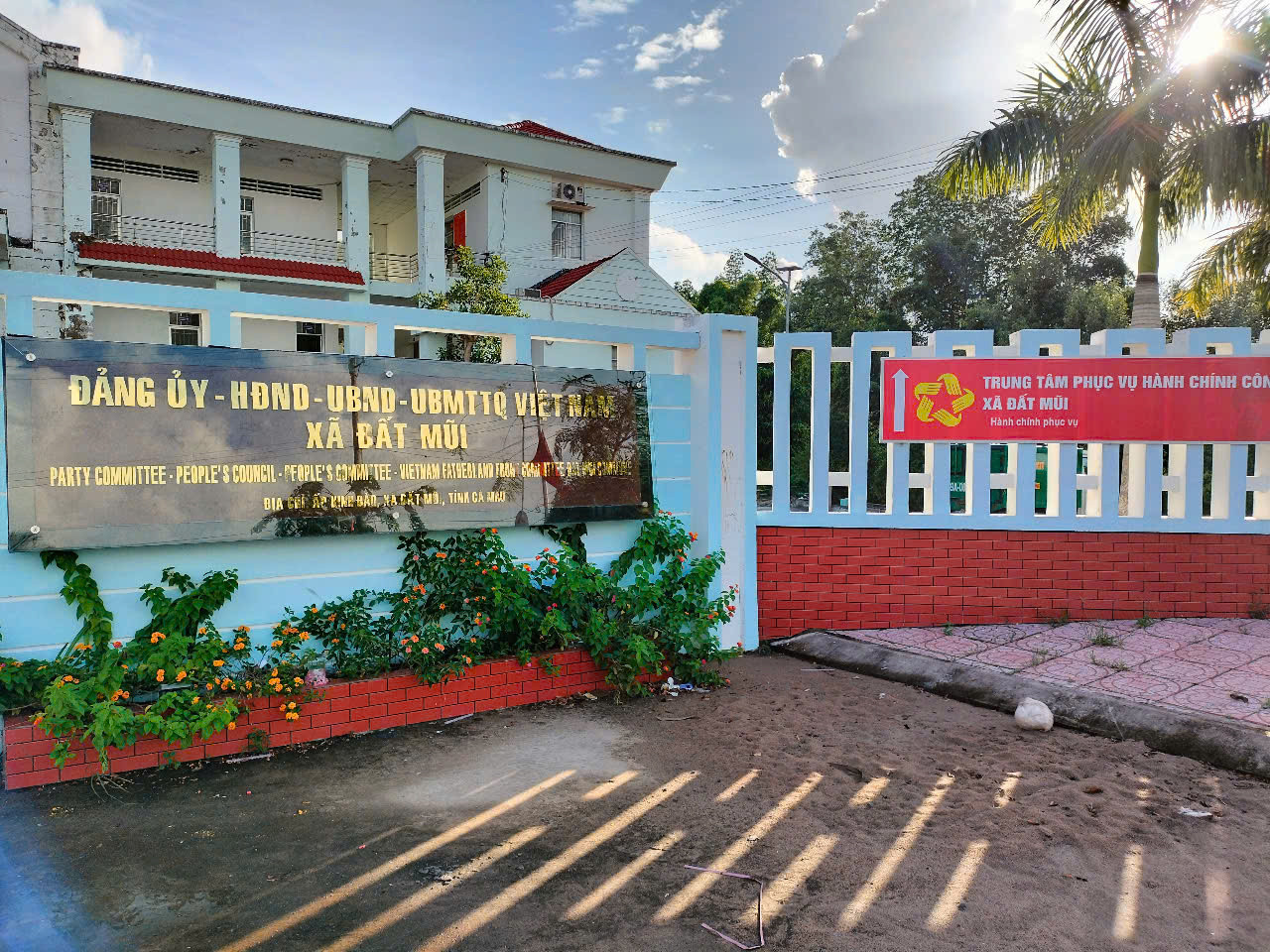 Xã Đất Mũi (mới) chính thức được thành lập và hoạt động từ ngày 1/7/2025. Xã Đất Mũi (mới) chính thức được thành lập và hoạt động từ ngày 1/7/2025.