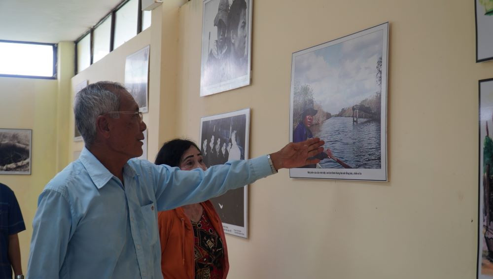 Tại Nhà trưng bày và làm việc của ban quản lý, nền móng bộc lộ nhiều hỏng hóc, rạn nứt... tư liệu trưng bày khá sơ sài, chủ yếu hình ảnh và một số ký họa tái hiện lịch sử.