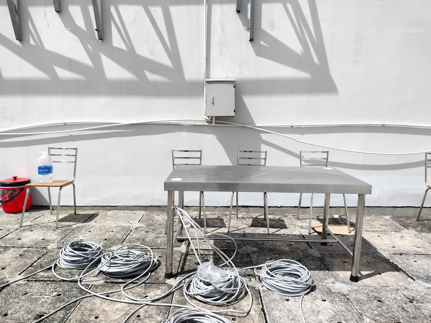 Từng quả pháo được đấu nối vào bảng điều khiển, màn pháo hoa ở từng khung giờ được căn chỉnh chính xác đến từng giây.