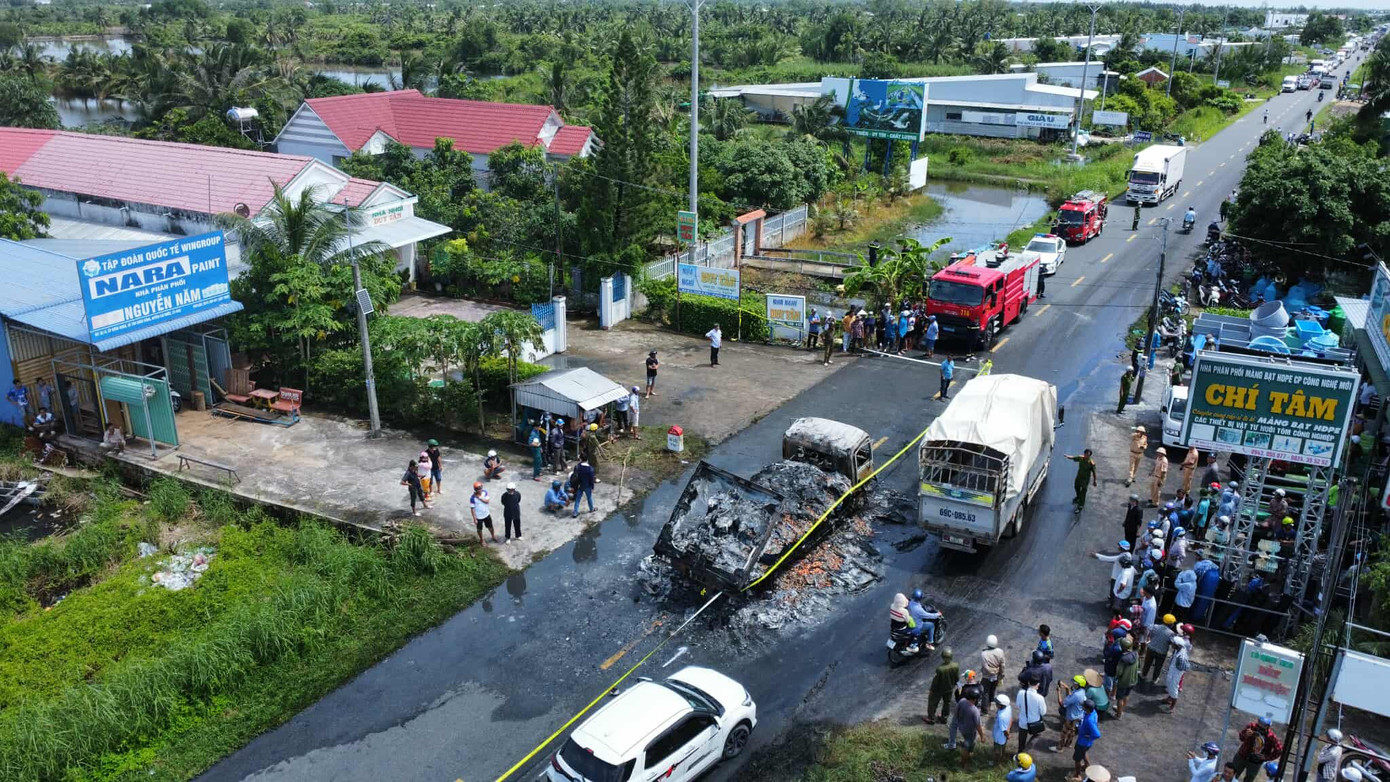 Vụ tai nạn nghiêm trọng trên tuyến Quốc lộ 1 khiến 2 người tử vong tại chỗ. Vụ tai nạn nghiêm trọng trên tuyến Quốc lộ 1 khiến 2 người tử vong tại chỗ.