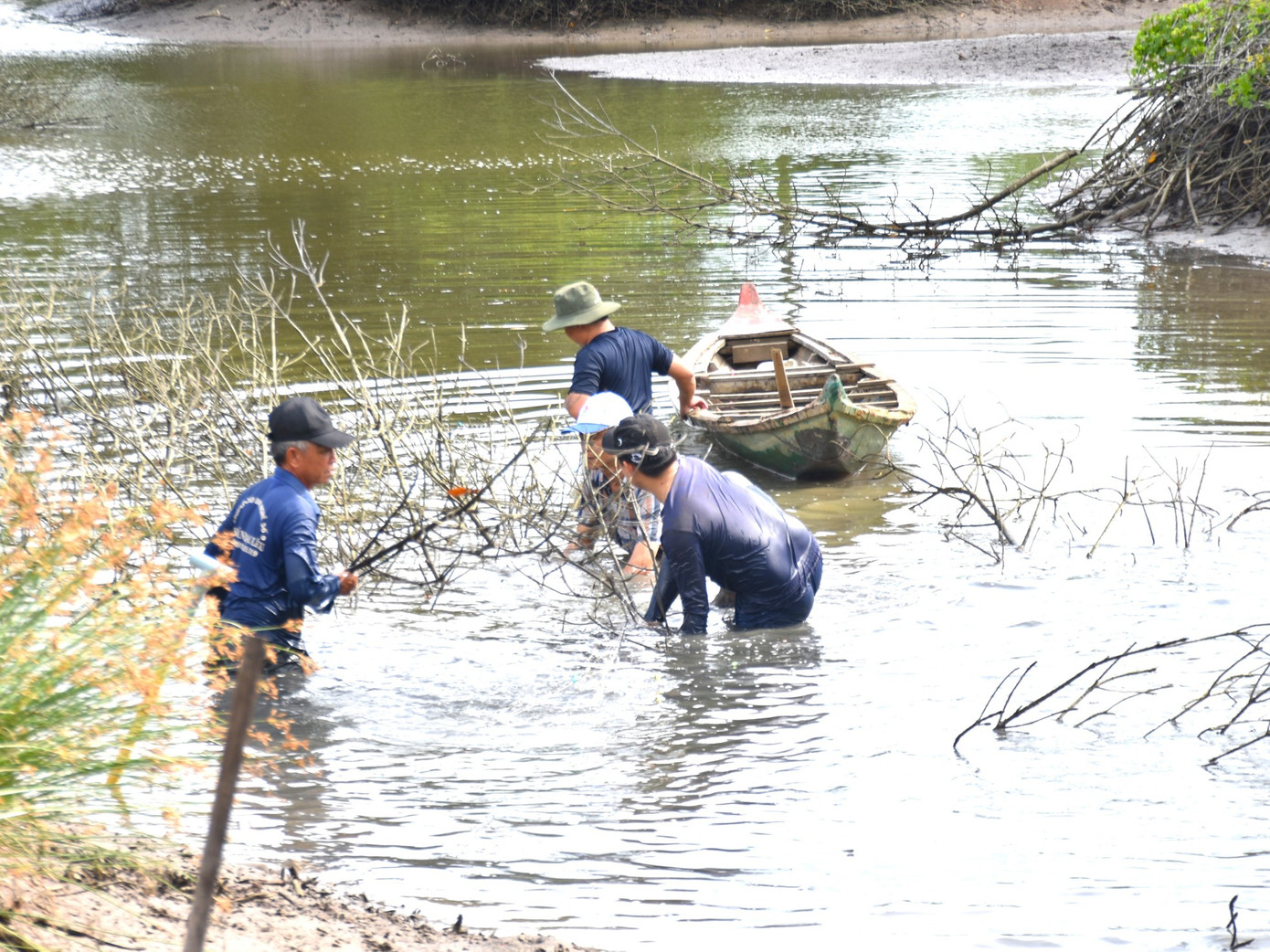 Dỡ chà bắt cá. Dỡ chà bắt cá.