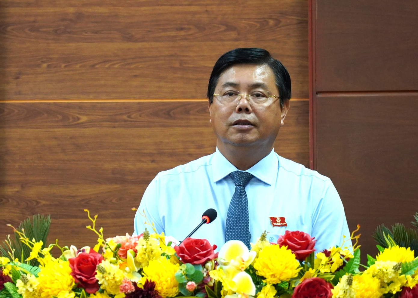 Ông Nguyễn Tiến Hải phát biểu tại kỳ họp thứ 18 của HĐND tỉnh Cà Mau.