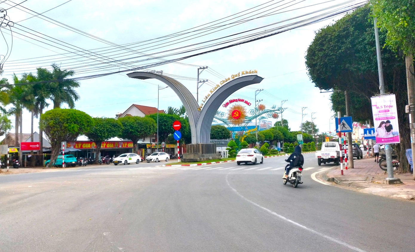 Tỉnh Bạc Liêu vẫn bố trí một số cán bộ, công chức ở lại làm việc để xử lý công việc sau khi hợp nhất với Cà Mau.