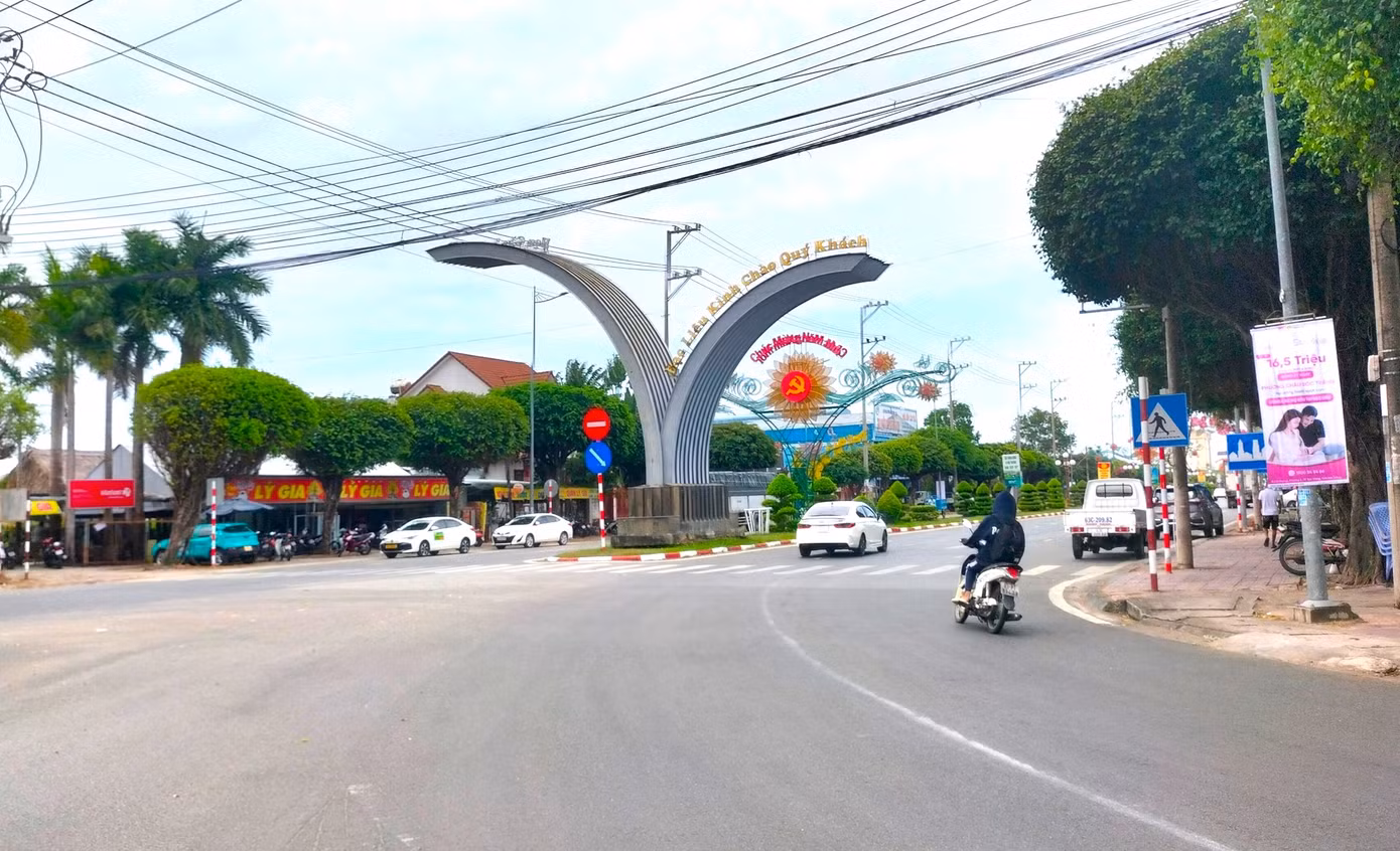 Tỉnh Bạc Liêu vẫn bố trí một số cán bộ, công chức ở lại làm việc để xử lý công việc sau khi hợp nhất với Cà Mau.