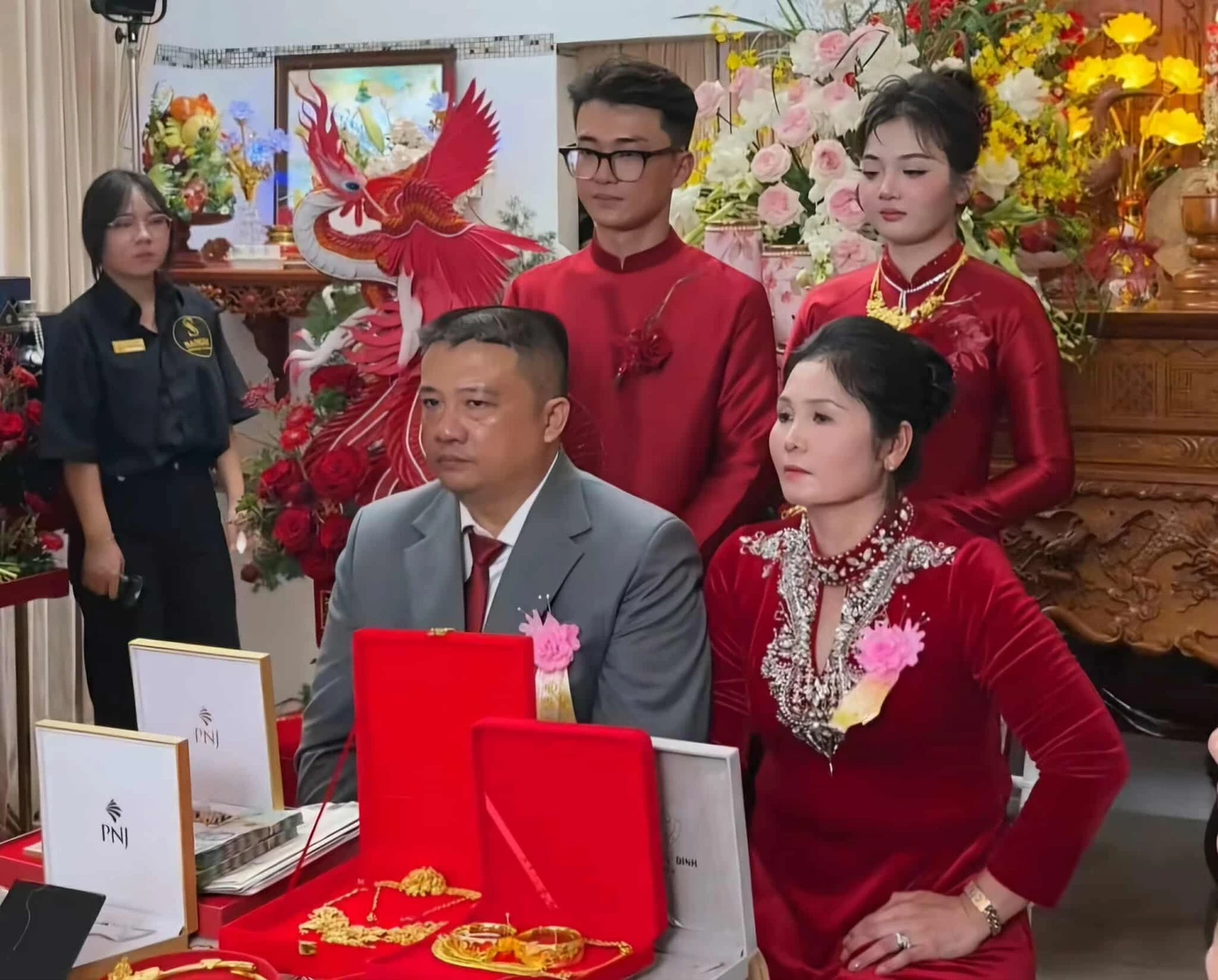 Đám cưới của Thảo Linh đang gây sốt cộng đồng mạng.