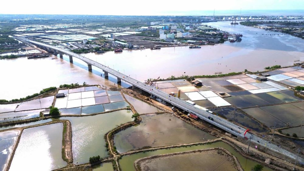 Chủ tịch UBND tỉnh Bạc Liêu Phạm Văn Thiều khẳng định: “Cầu Gành Hào không chỉ mang ý nghĩa về mặt giao thông mà còn chứng minh cho ý chí thống nhất, khát vọng phát triển chung của Đảng bộ, chính quyền và nhân dân hai tỉnh Bạc Liêu, Cà Mau. Đồng thời, dự án giúp kết nối thuận lợi thúc đẩy phát triển kinh tế - xã hội, thu hút đầu tư, khai thác tiềm năng về năng lượng xanh, năng lượng sạch, du lịch sinh thái ven biển, nông nghiệp công nghệ cao và các ngành kinh tế mũi nhọn khác của tỉnh Cà Mau - Bạc Liêu".