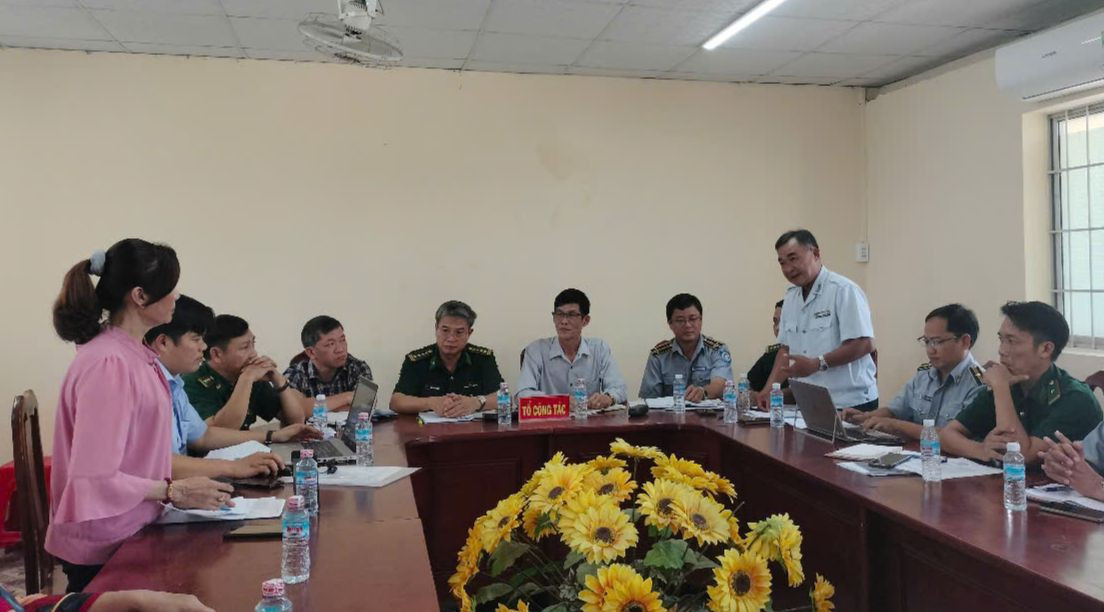 Đoàn UBND tỉnh Cà Mau làm việc với ngư dân thị trấn Sông Đốc chiều 25/2.