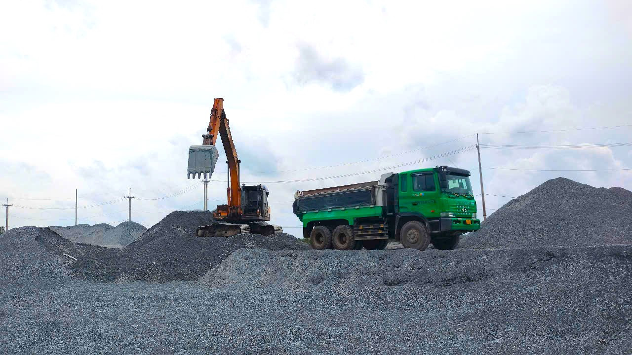 Các nhà thầu đang tập trung nguồn lực để tổ chức thi công tăng ca - kíp.