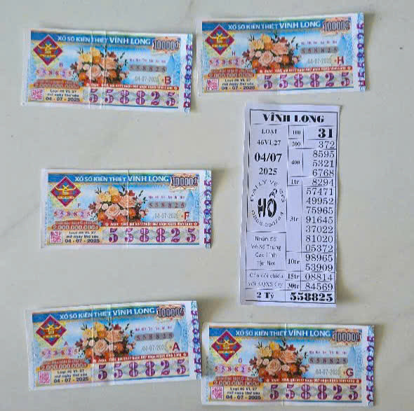 Vé số trúng giải độc đắc ở Tây Ninh nhưng đổi thưởng tận Cà Mau. Vé số trúng giải độc đắc ở Tây Ninh nhưng đổi thưởng tận Cà Mau.