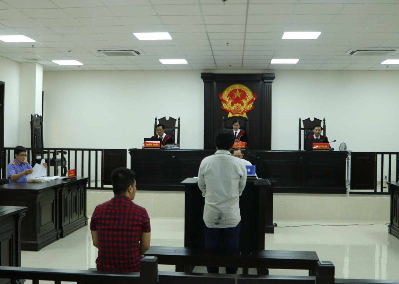 Bị cáo Quí tại phiên toà phúc thẩm. Bị cáo Quí tại phiên toà phúc thẩm.