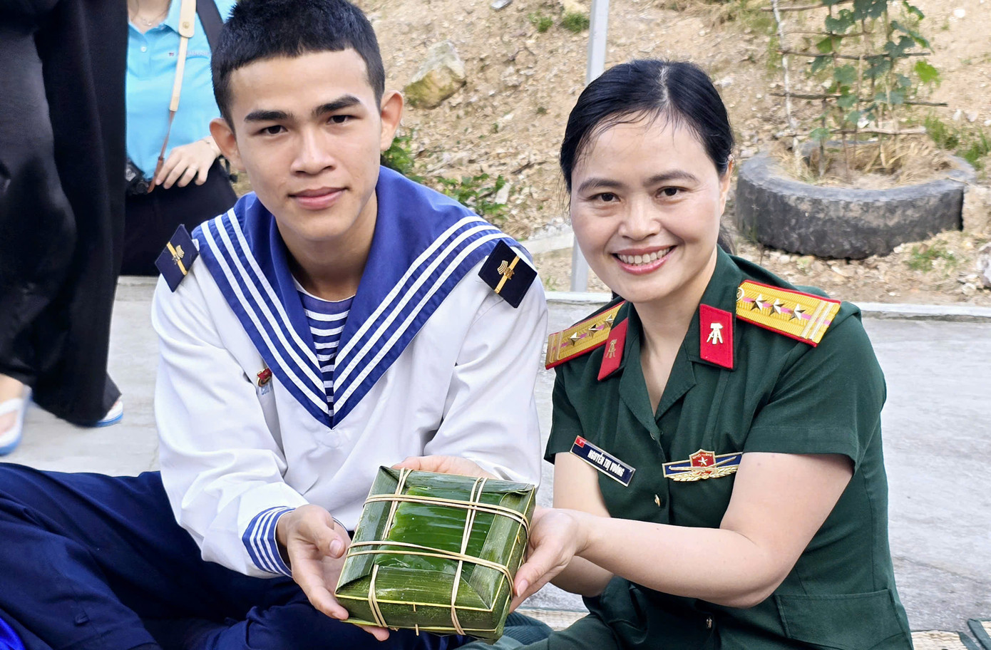 Trong hành trình chúc Tết cán bộ, chiến sĩ và nhân dân vùng biển đảo Tây Nam, đoàn đại biểu các tỉnh thành phía Nam đến đâu cũng tạo ra bầu không khí ấm cúng, gắn kết. Trong hành trình chúc Tết cán bộ, chiến sĩ và nhân dân vùng biển đảo Tây Nam, đoàn đại biểu các tỉnh thành phía Nam đến đâu cũng tạo ra bầu không khí ấm cúng, gắn kết.