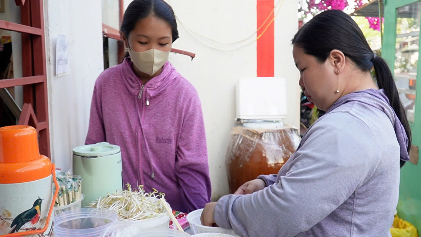 Tiệm mì là tâm huyết của hơn 10 thành viên cùng chung ý tưởng mong muốn làm việc tử tế. Tiệm mì là tâm huyết của hơn 10 thành viên cùng chung ý tưởng mong muốn làm việc tử tế.