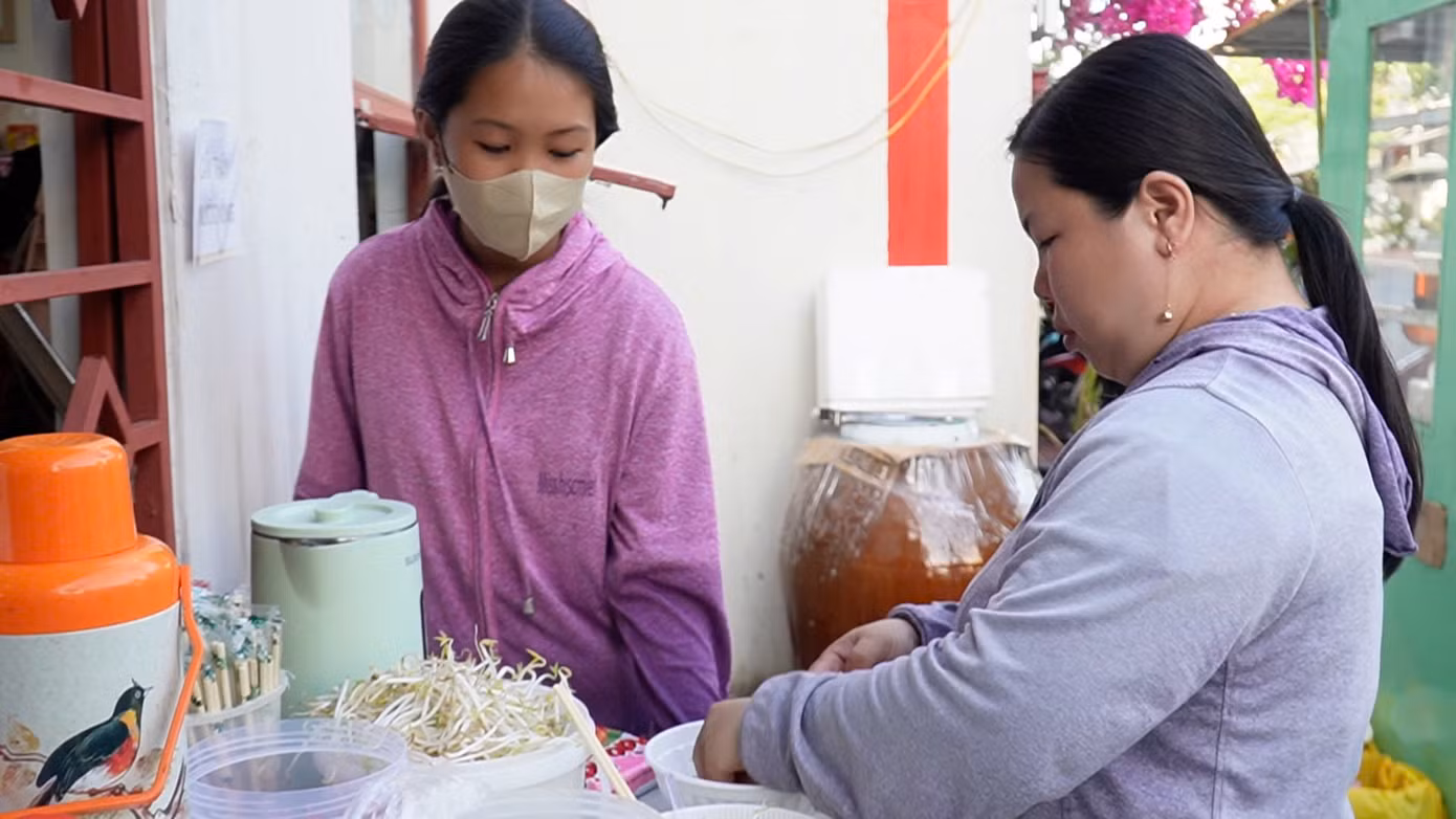 Tiệm mì là tâm huyết của hơn 10 thành viên cùng chung ý tưởng mong muốn làm việc tử tế.