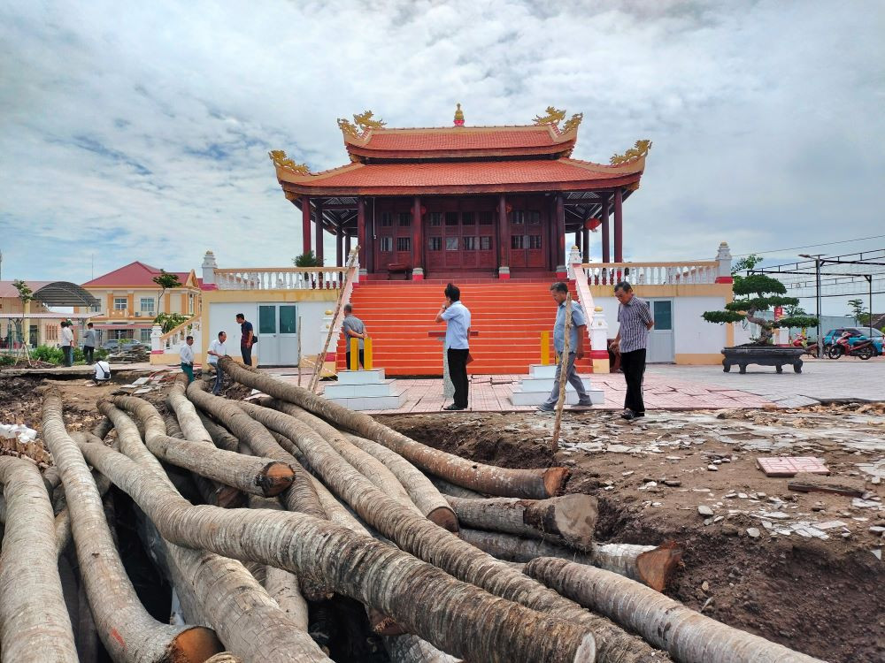 Ông Lê Thế Anh - Phó Chủ tịch UBND xã Thanh Tùng - cho hay xã đã có báo cáo đề xuất UBND huyện Đầm Dơi, tỉnh Cà Mau xem xét hỗ trợ kinh phí khắc phục sạt lở, vì miếu bà Thủy Long là di tích lịch sử văn hóa cấp tỉnh, nơi diễn ra Lễ hội Vía bà Thủy Long - Di sản văn hóa phi vật thể quốc gia (được công nhận tháng 3/2024).