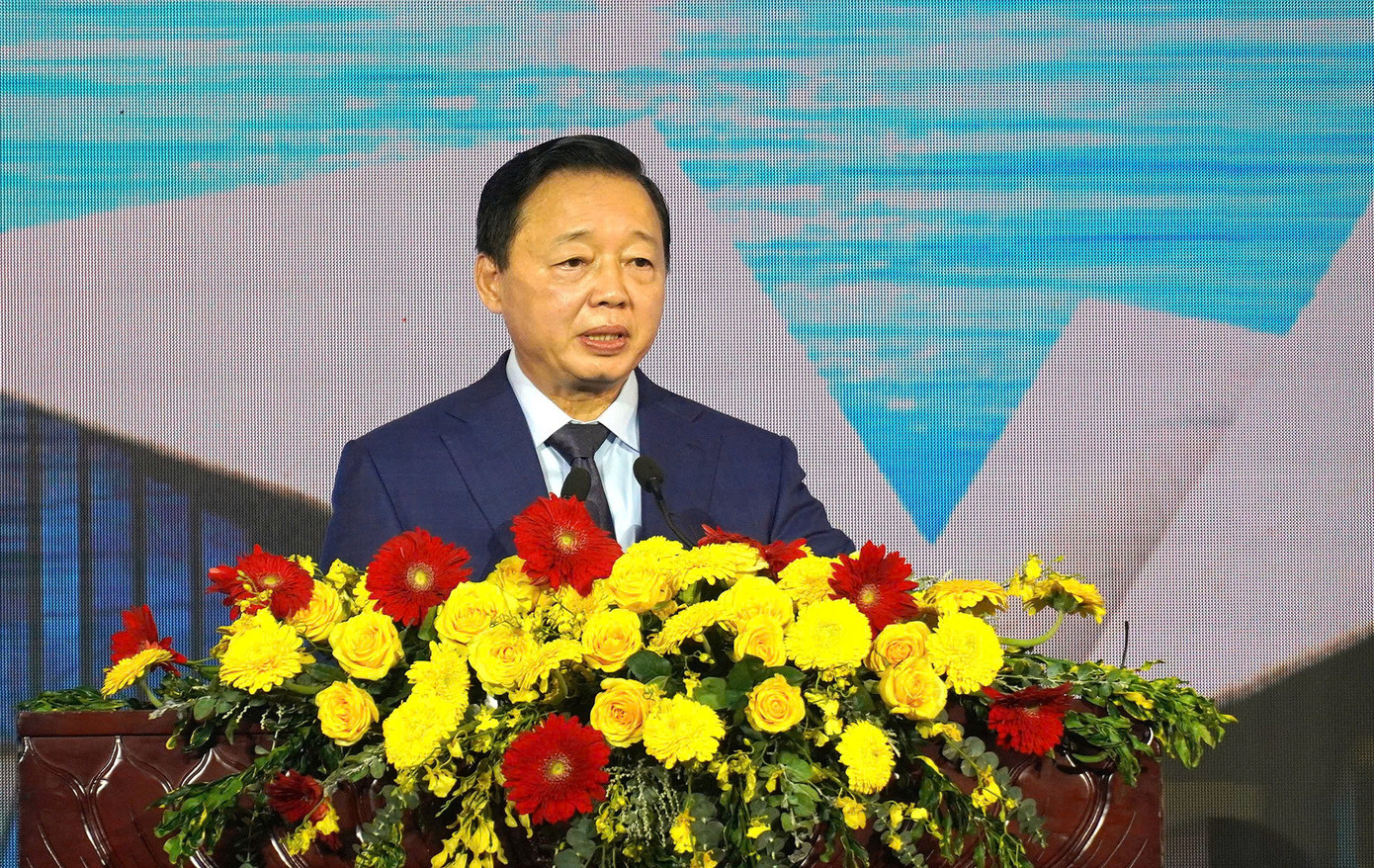 Phó Thủ tướng Trần Hồng Hà phát biểu tại hội nghị.