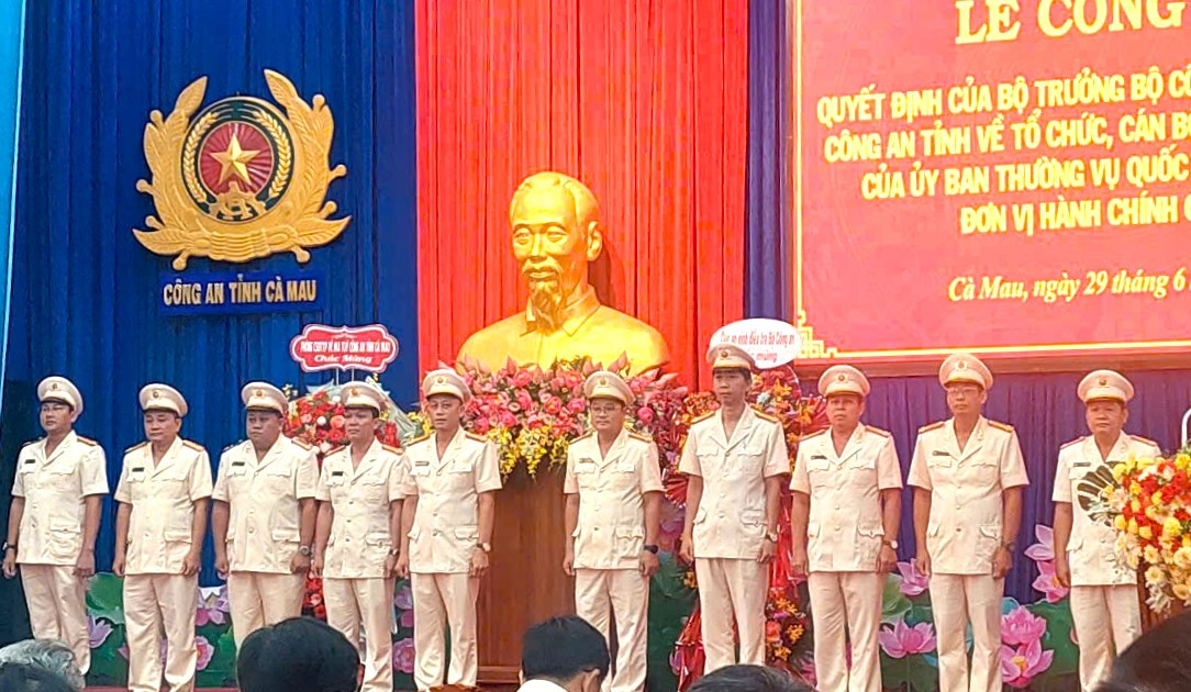 Bộ máy mới của Công an tỉnh Cà Mau có 28 phòng trực thuộc, 9 Công an phường, 55 Công an xã và 1 Đồn Công an.