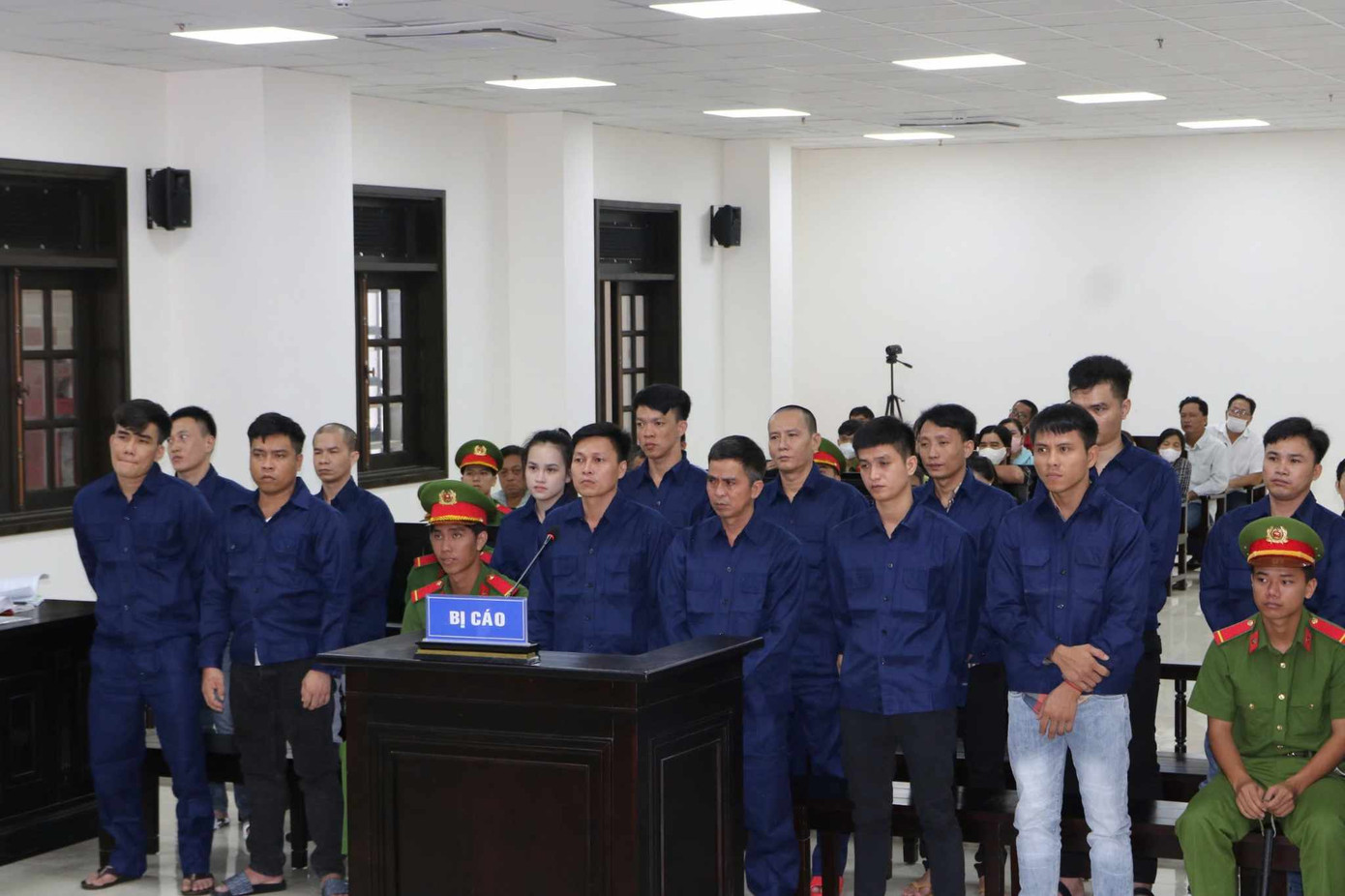 Các bị cáo tại phiên toà. Các bị cáo tại phiên toà.