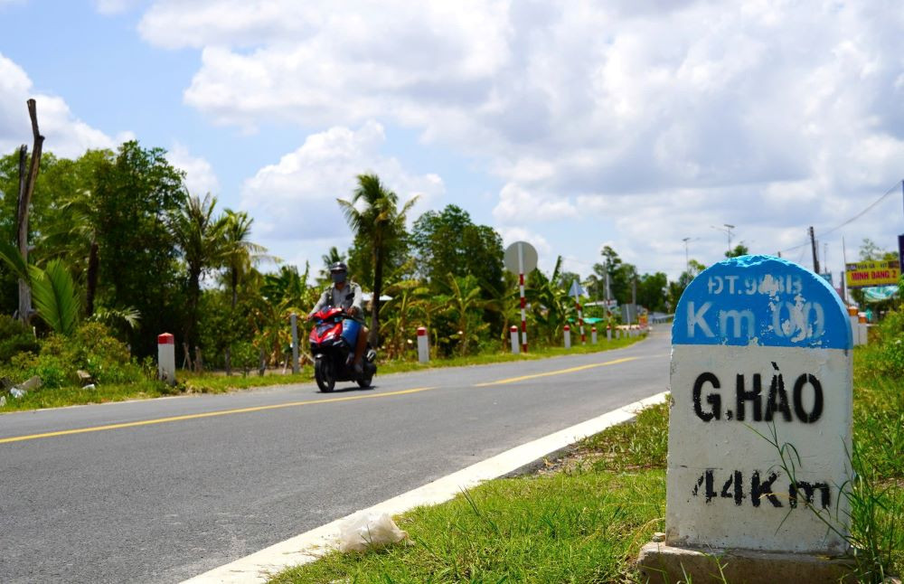 Dự án cầu Gành Hào tổng chiều dài hơn 6km, tổng vốn đầu tư 655 tỷ đồng. Trong đó, phần cầu chính dài 770m với 17 nhịp, mặt cầu rộng 12m, vận tốc thiết kế 60 km/h.