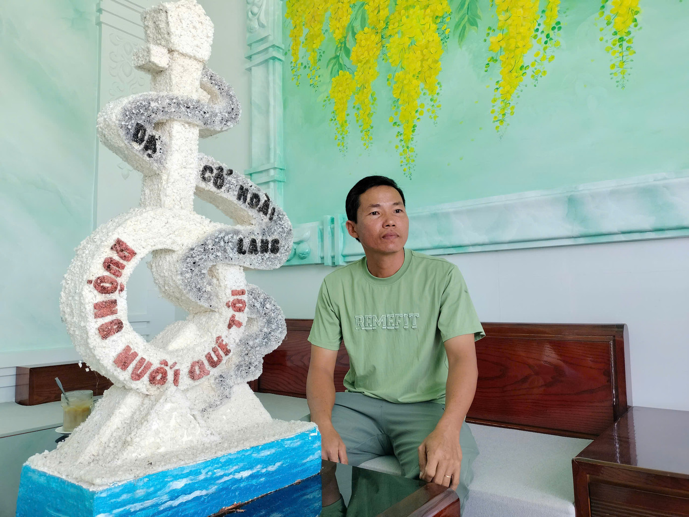 Tại sự kiện, nghệ nhân Hồ Chí Ân đã sáng tạo ra cây đàn kìm cách điệu bằng muối, cây đàn sẽ được đưa đến Quảng trường Hùng Vương tại TP. Bạc Liêu trưng bày trong những ngày diễn ra festival.