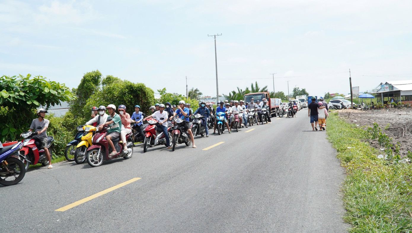 Tai nạn gây kẹt xe khoảng 3km Quốc lộ 1. Tai nạn gây kẹt xe khoảng 3km Quốc lộ 1.