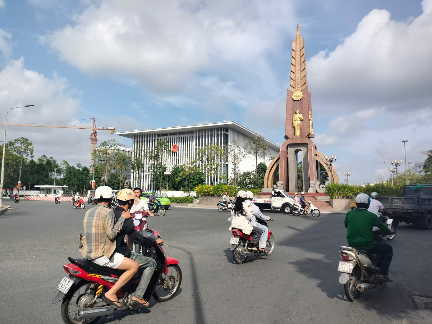 Tỉnh Cà Mau (mới) đặt trung tâm hành chính - chính trị tại số 2 Hùng Vương, phường 5, TP. Cà Mau hiện nay. Tỉnh Cà Mau (mới) đặt trung tâm hành chính - chính trị tại số 2 Hùng Vương, phường 5, TP. Cà Mau hiện nay.