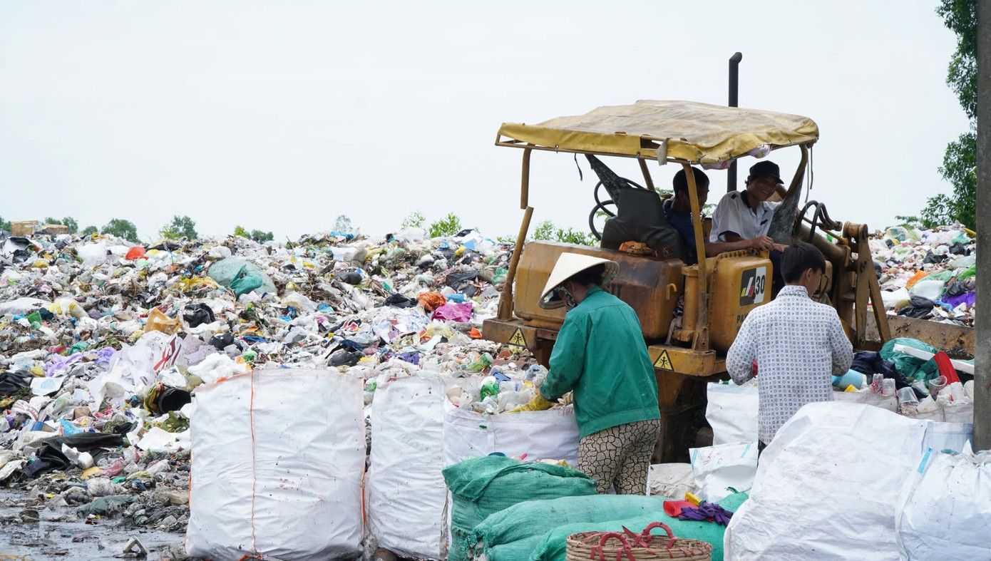 2 hố tiếp nhận xử lý đã gần đạt sức chứa tối đa. 2 hố tiếp nhận xử lý đã gần đạt sức chứa tối đa.